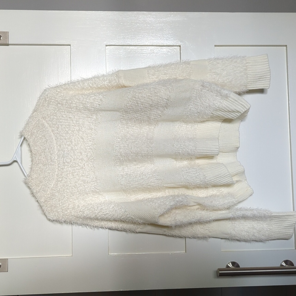 NWT. Vylette ivory sweater junior/women's size XXL.